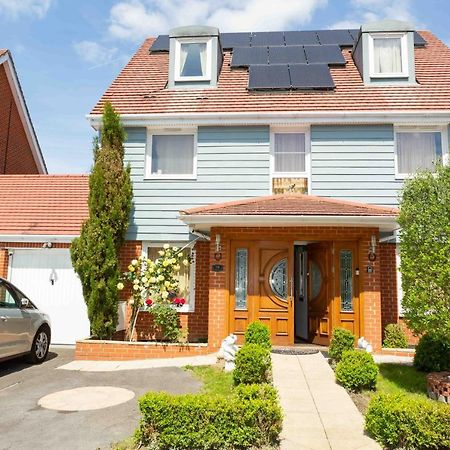 Benjamin Guest House Yiewsley Bagian luar foto