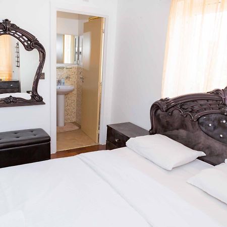 Benjamin Guest House Yiewsley Bagian luar foto
