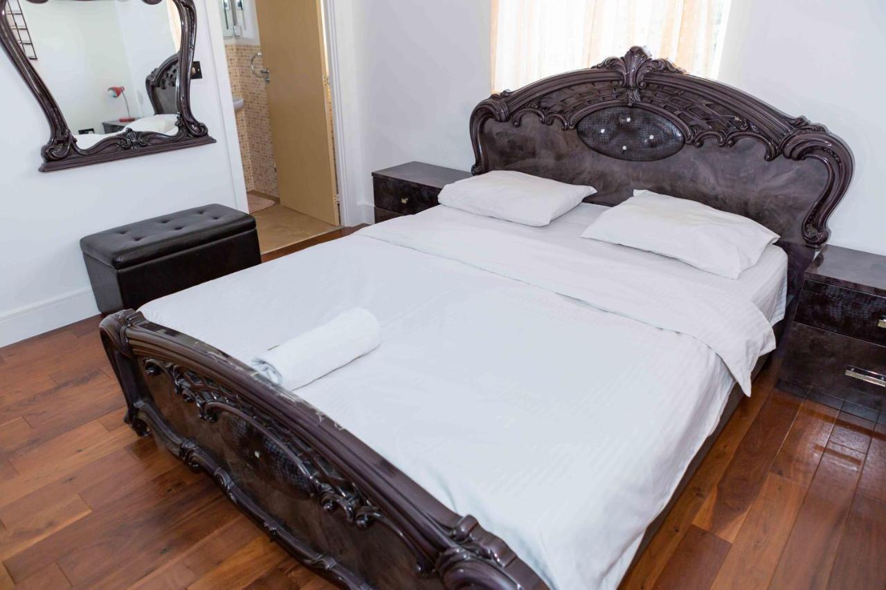Benjamin Guest House Yiewsley Bagian luar foto