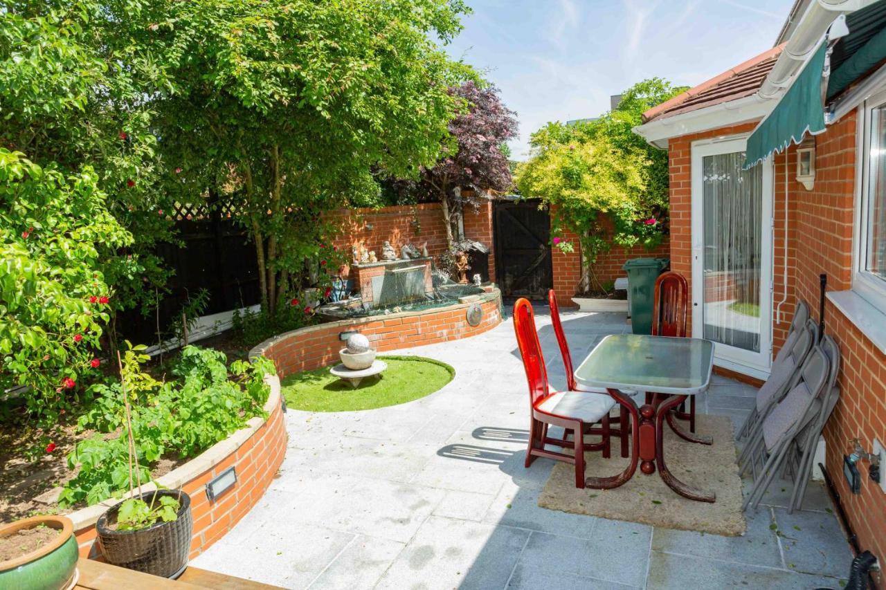 Benjamin Guest House Yiewsley Bagian luar foto