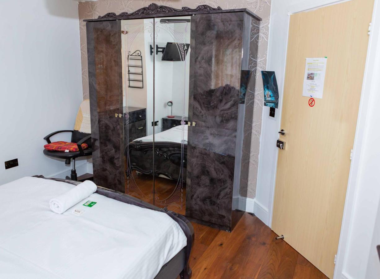Benjamin Guest House Yiewsley Bagian luar foto