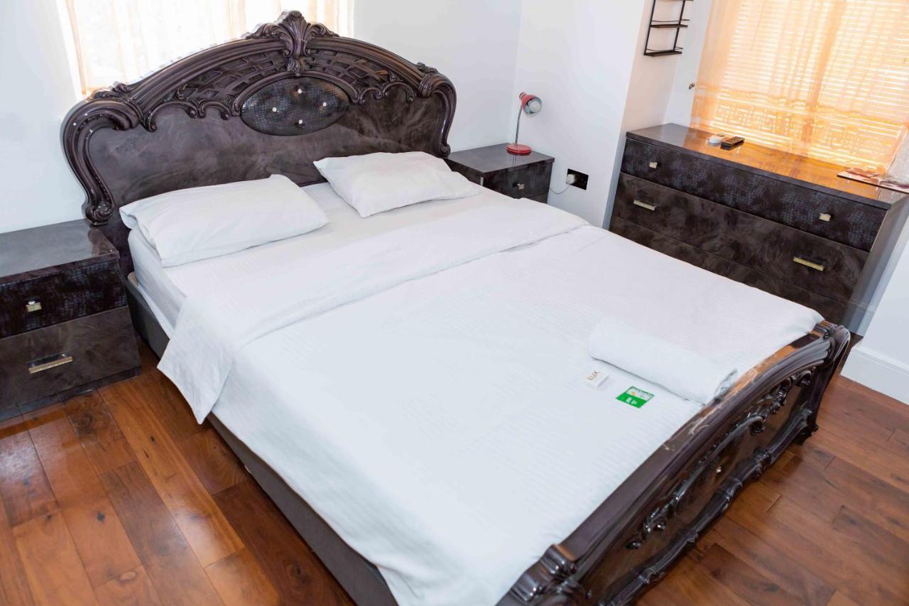 Benjamin Guest House Yiewsley Bagian luar foto
