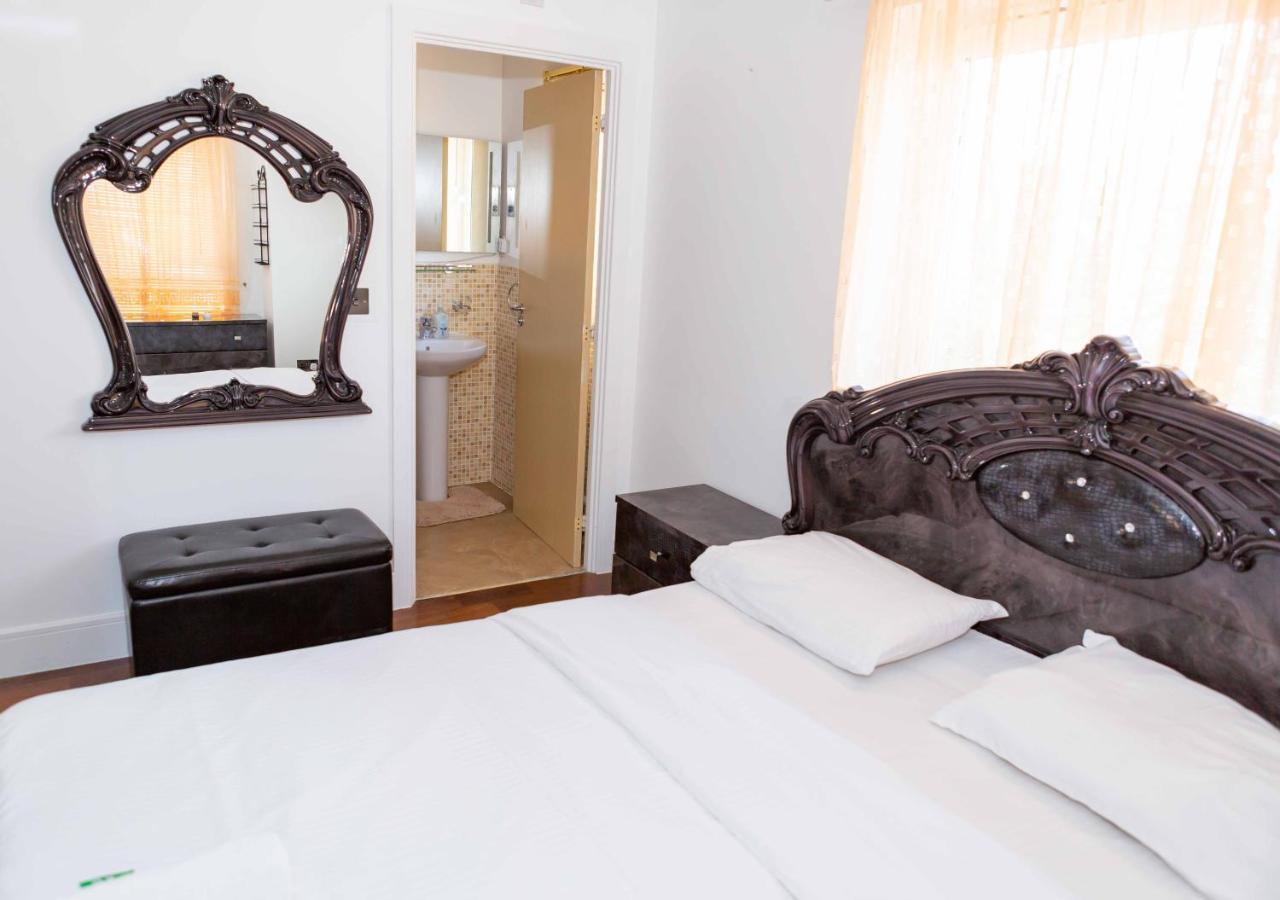 Benjamin Guest House Yiewsley Bagian luar foto