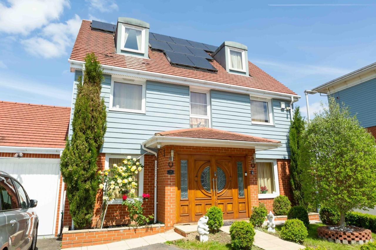 Benjamin Guest House Yiewsley Bagian luar foto