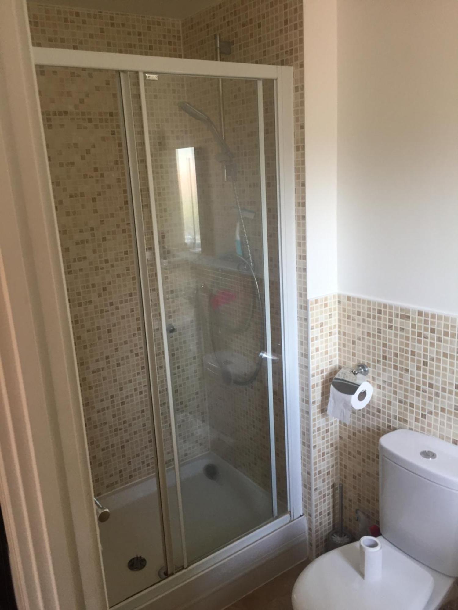 Benjamin Guest House Yiewsley Bagian luar foto