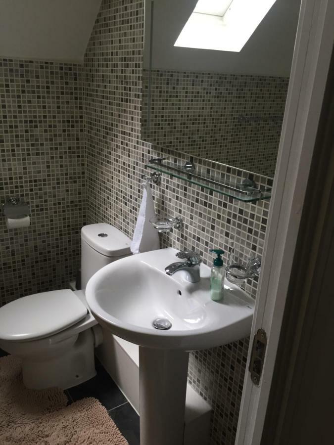 Benjamin Guest House Yiewsley Bagian luar foto