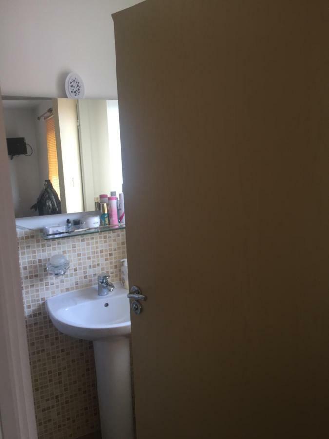 Benjamin Guest House Yiewsley Bagian luar foto